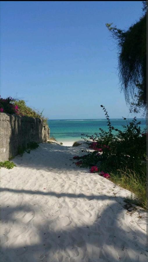 Beach Front Studio Apartment Nyali Beach Εξωτερικό φωτογραφία